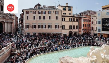 Tungosta Trevin suihkulähteen edustalla.