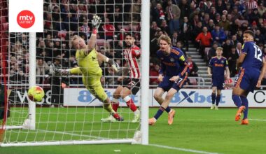 Nick Woltemade puski pallon yläriman kautta omiin.