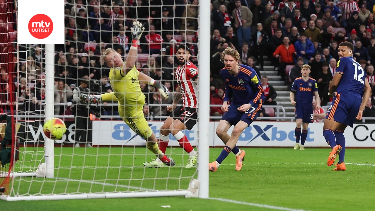 Nick Woltemade puski pallon yläriman kautta omiin.