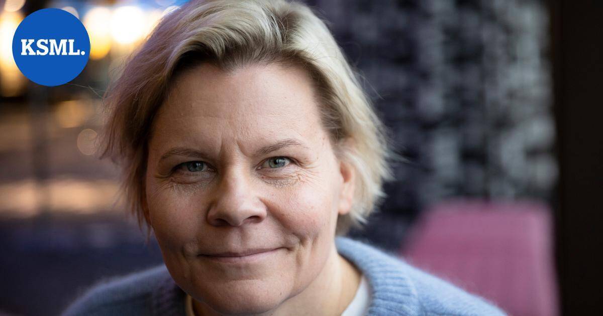 Paula Noronen oli ajelehtiva ja ujo nuori, joka päätyi sattumalta radioon – nyt hän on televisio-ohjelmista tuttu lastenkirjailija ja kalenterin mestari | Keski-Suomi