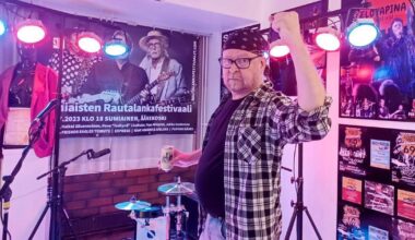 Äänekoskelaista rockmusiikin historiaa koottiin näyttelyyn: "Jos musiikille antaa pikkusormen, menee koko tyyppi" | Paikalliset