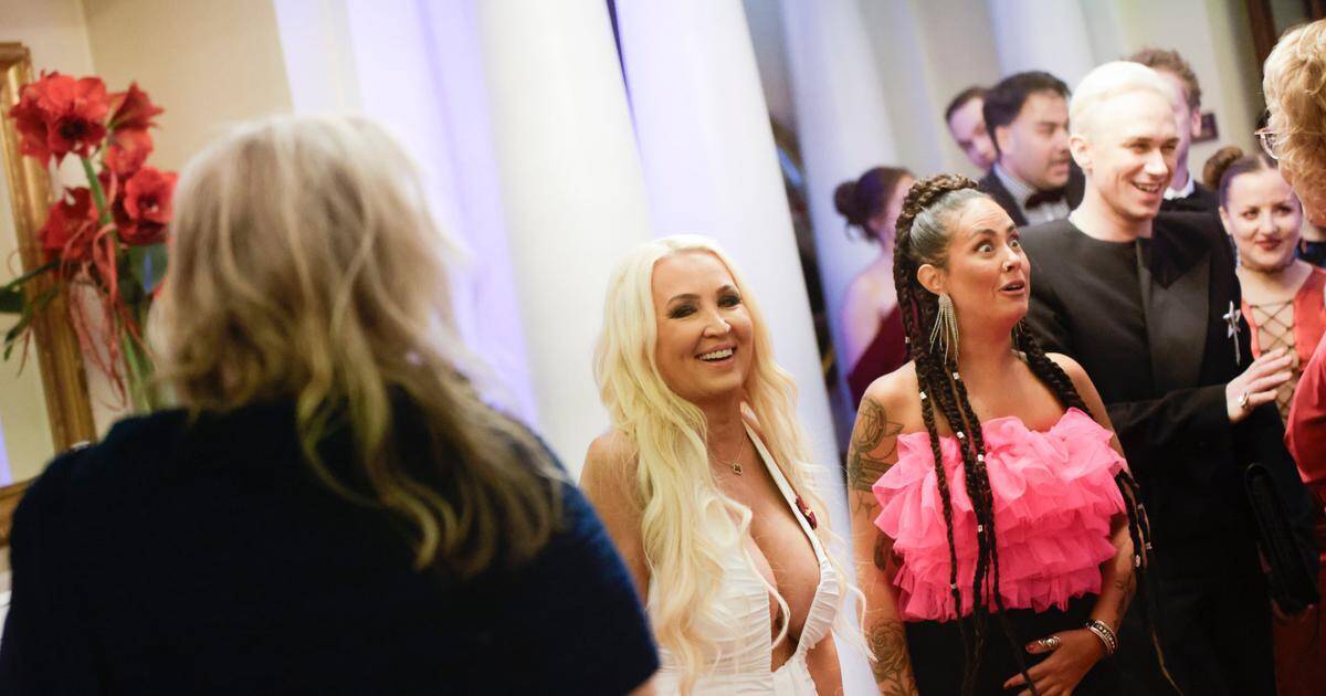 Hämptonissa puhutaan | Susanna Penttilä pukeutui rohkeasti Vanajanlinnaan – eikä ollut suinkaan ainoa | Paikalliset