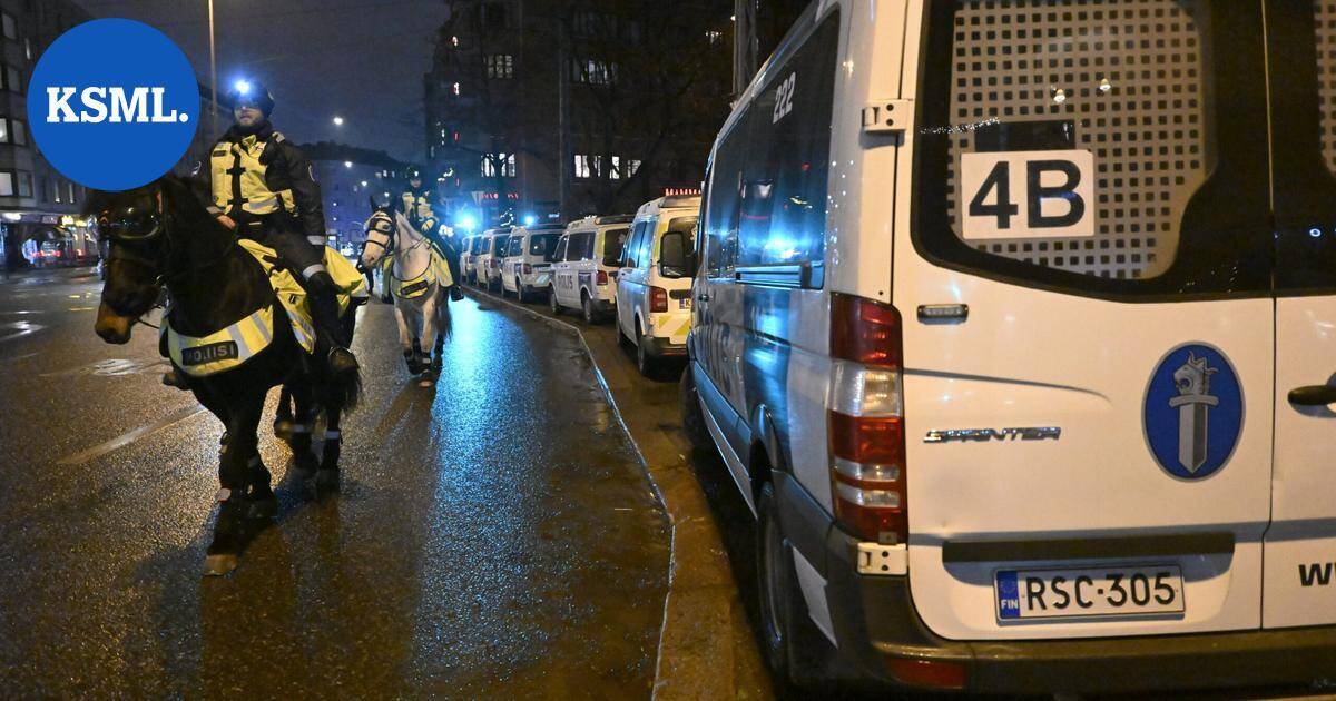 Silminnäkijä STT:lle: Naamioitunut joukkio työnsi ulkomaalaisen naisen katuun Töölöntorilla, poliisi ei puuttunut | Uutissuomalainen