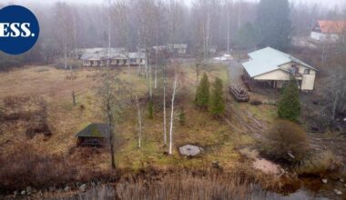 Lomakeskus Lepolaa moukaroidaan maan tasalle Lahden Ahtialassa – Alasenjärven rantaan suunnitellaan pientaloasumista | Päijät-Häme