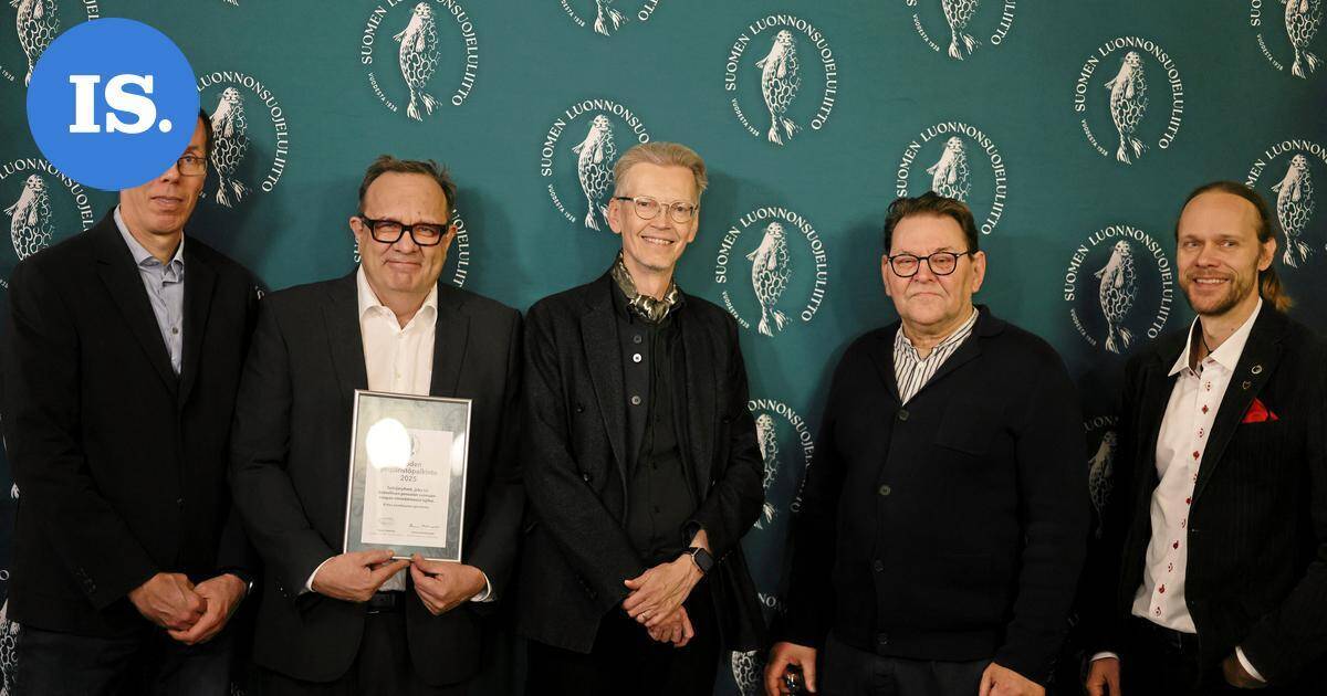 Tutkijat saivat Suomen luonnonsuojeluliitolta palkinnon saimaannorpan lajiksi tunnistamisesta | Paikalliset