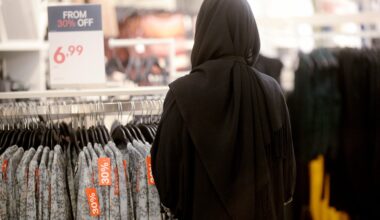 Lähes puolet ruotsalaisista haluaa kieltää burkan käytön