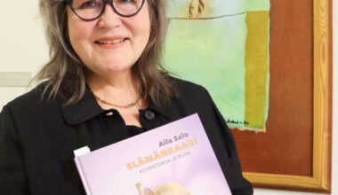 Aila Salon elämä on kuin veistos itsessään – Uusikaupunkilainen Virpi Adamsson kirjoitti taidekirjan ystävästään