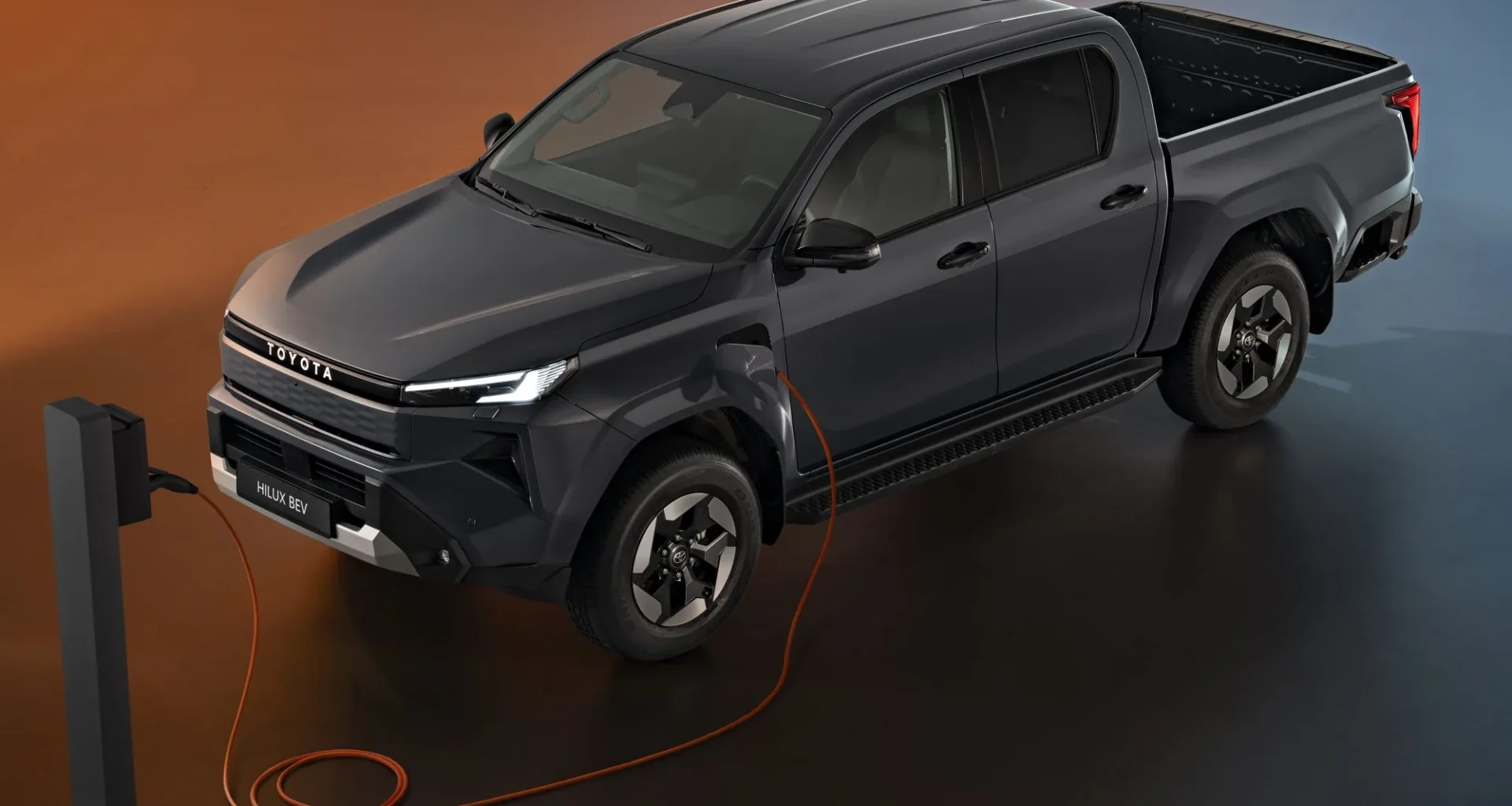 Sähkömoottorinen Toyota Hilux ei ole halpa