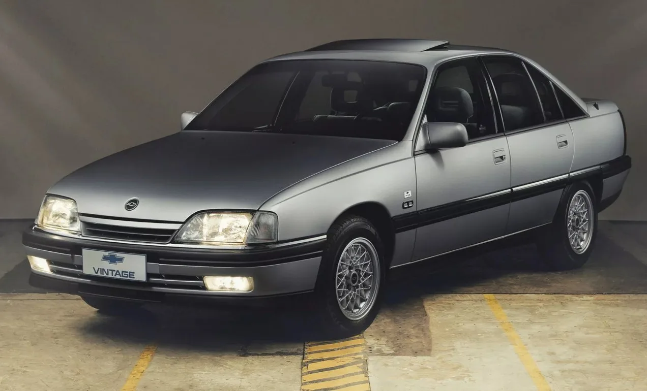 ylellinen Chevrolet Omega entisöitiin uudenveroiseksi