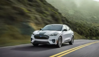 Ford tuli tolkkuihinsa vuosimallin 2026 Mustang Mach-E:n designissa