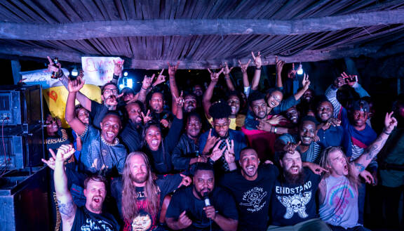 Angolastakin löytyy metallimusiikin ystäviä.