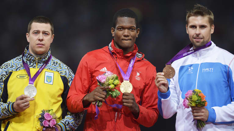 Prispallen i London, från vänster: Oleksandr Pjatnitsia, Keshorn Walcott och Antti Ruuskanen.