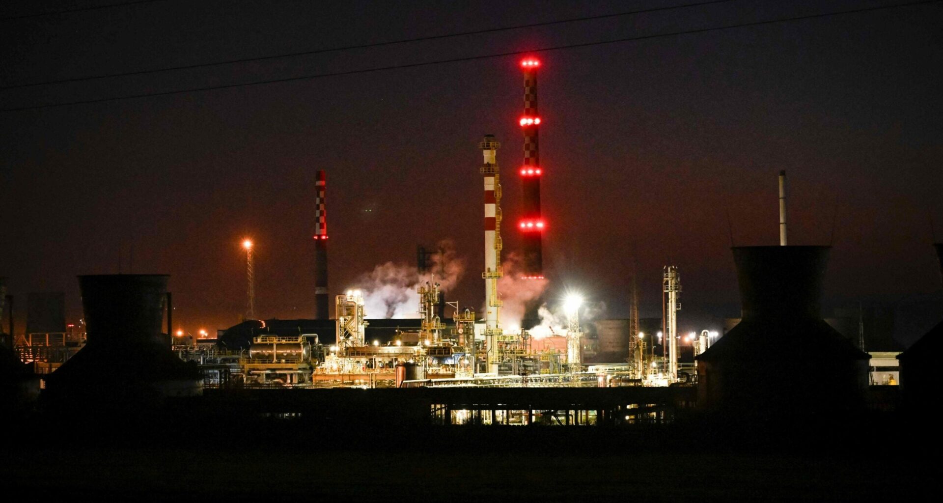Venäläinen öljynjalostamo ilmiliekeissä | Verkkouutiset