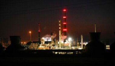 Venäläinen öljynjalostamo ilmiliekeissä | Verkkouutiset