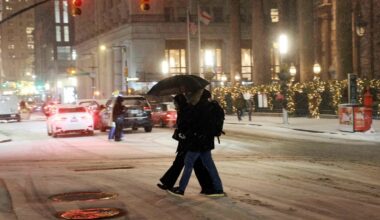 New York hätätilassa, yli 900 lentoa peruttu lumimyrskyn vuoksi