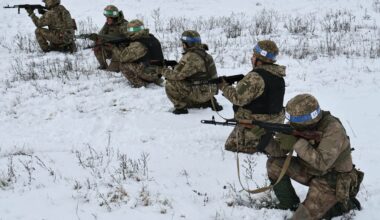 Kriisi rintamalla, Ukrainan komentajille potkut