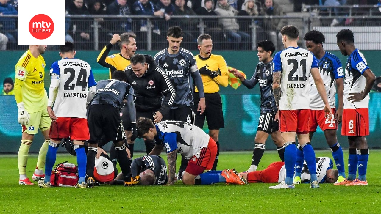 Frankfurtin ja HSV:n välisessä ottelussa nähtiin pelottava tilanne, kun Tanskan maajoukkuepelaaja Rasmus Kristensen jäi makaamaan liikkumattomana kentän pintaan.