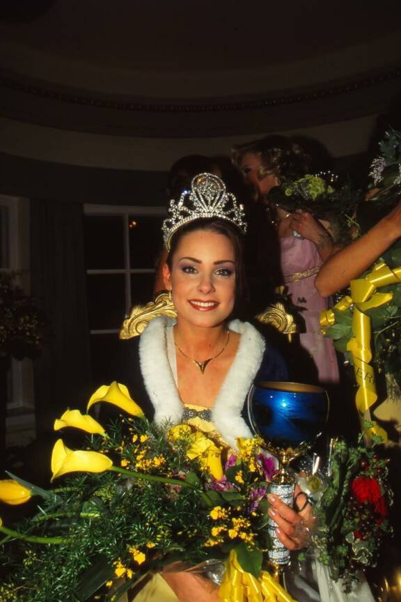 Karita Tykkä (silloinen Tuomola) tuli tunnetuksi alkujaan Miss Suomena vuodelta 1997.