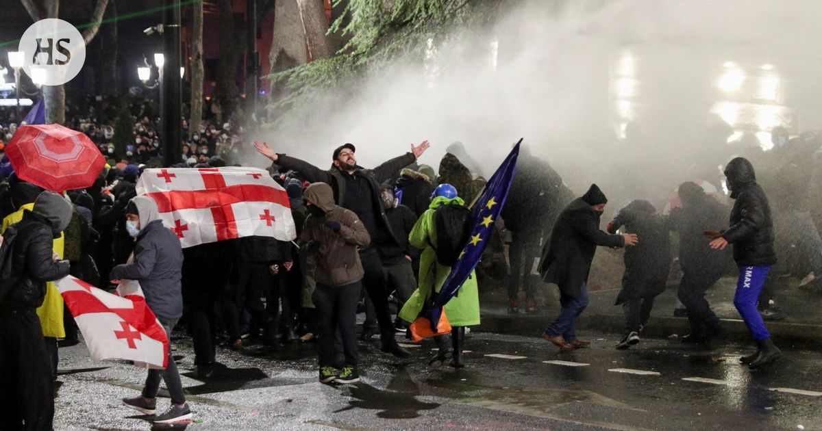 BBC: Georgialaiset mielenosoittajat saivat päälleen ensimmäisen maailmansodan myrkkyä