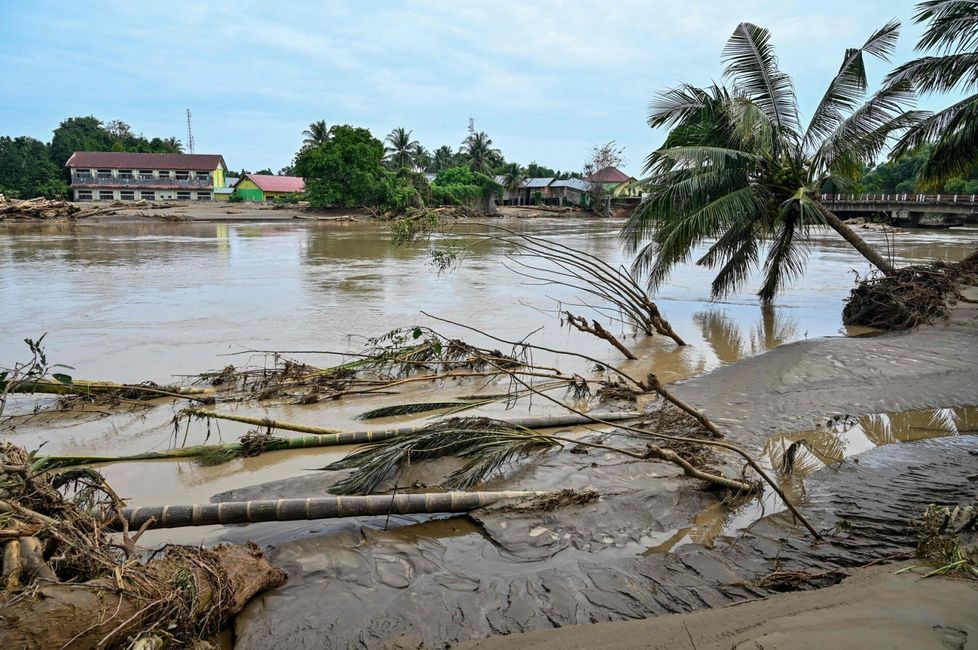 Kylä Sumatralla Indonesiassa.