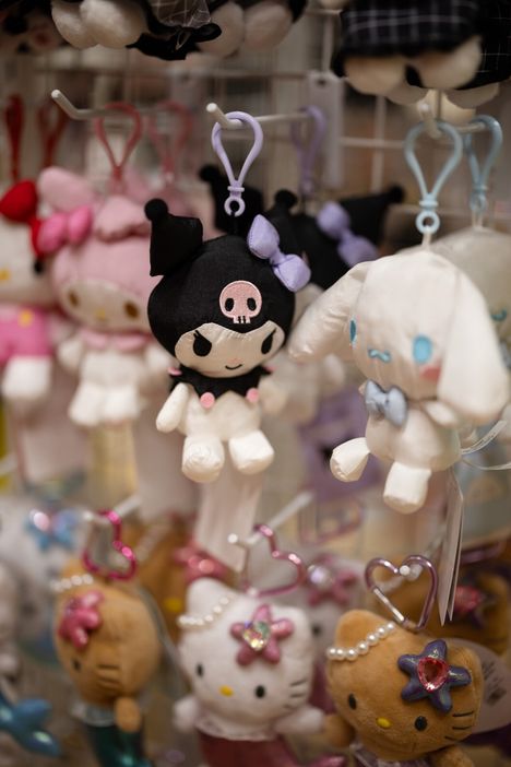 Ilkikurisen näköinen salmiakkikorvainen Kuromi on yksi Sanrion suosituista hahmoista.