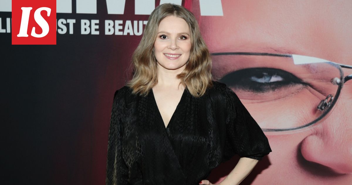 Pamela Tola julkaisi riemastuttavan pikkujoulukuvan – huomio kiinnittyy Seela Sellaan