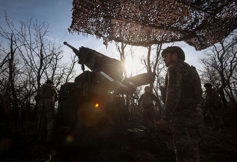 Ukrainan armeijan 148. tykistöprikaatin sotilaat valmistautuivat tulittamaan venäläisjoukkoja viime viikolla Pokrovskin lähellä.