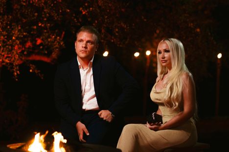 Roope ja Sanni jatkoivat matkaansa pariskuntana.