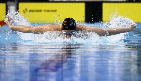 Jenna Laukknen Helsinki Swim Meet -uintikilpailun finaalissa huhtikuussa 2023.
