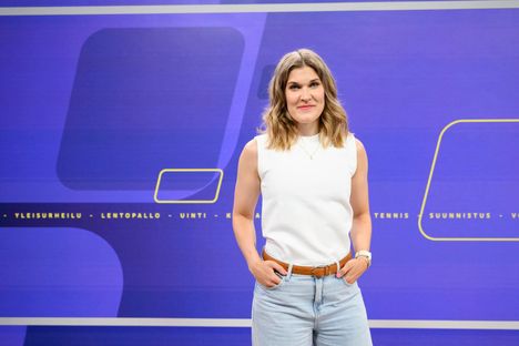 Laura Arffman on ollut Ylen urheilutoimittajana vuodesta 2012 saakka. Nyt hän selostaa Ylen Linnan juhlien suomenkielisen lähetyksen.