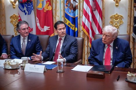 Valkoisen talon mukaan Trump ”kuunteli aktiivisesti ja johti kokousta”.