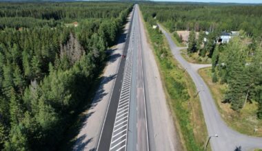 Pyöräilijä kuoli Nelostiellä Joutsan varalaskupaikalla tapahtuneessa onnettomuudessa – surmansa saanut oli iäkäs mies | Keski-Suomi