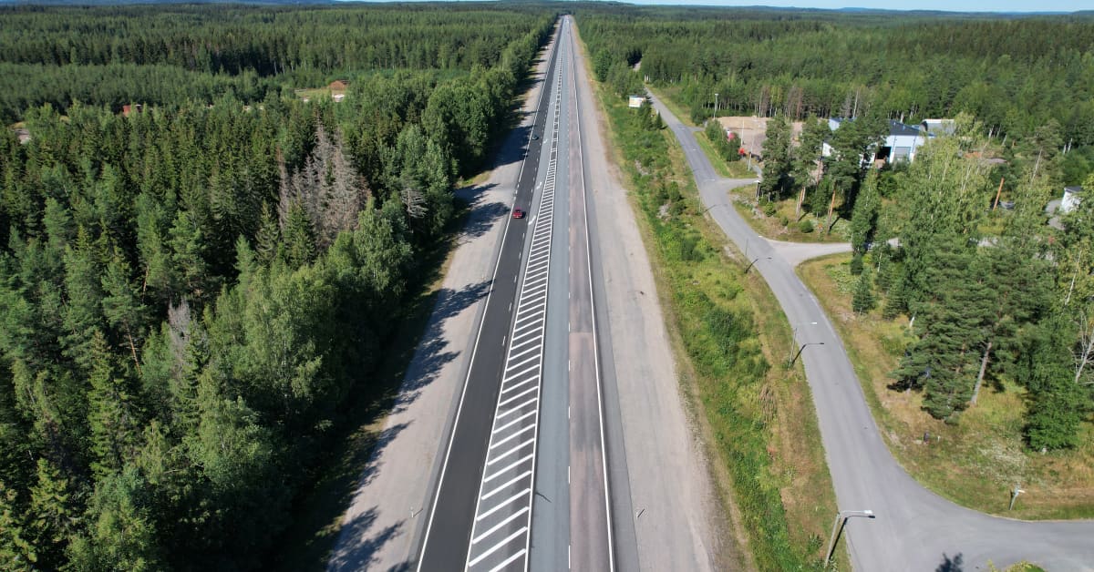 Pyöräilijä kuoli Nelostiellä Joutsan varalaskupaikalla tapahtuneessa onnettomuudessa – surmansa saanut oli iäkäs mies | Keski-Suomi