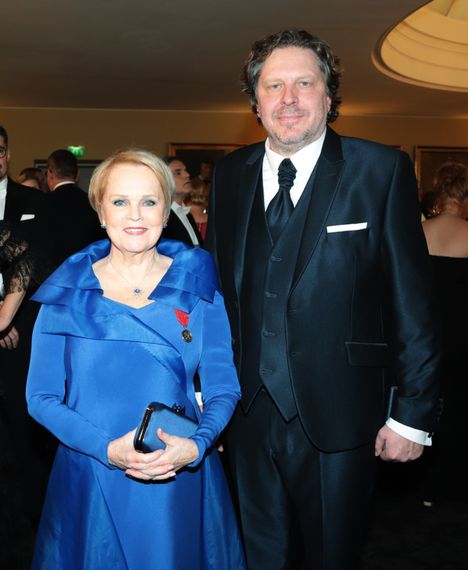 Katri Helena ja Tommi Liimatainen Linnan juhlissa vuonna 2023.