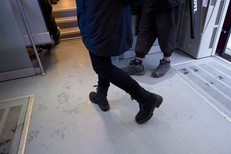 Lähijunassa tarvittiin yllättäen lääkäriä, kun matkustaja sai sairauskohtauksen. Kuva ei liity tapaukseen.