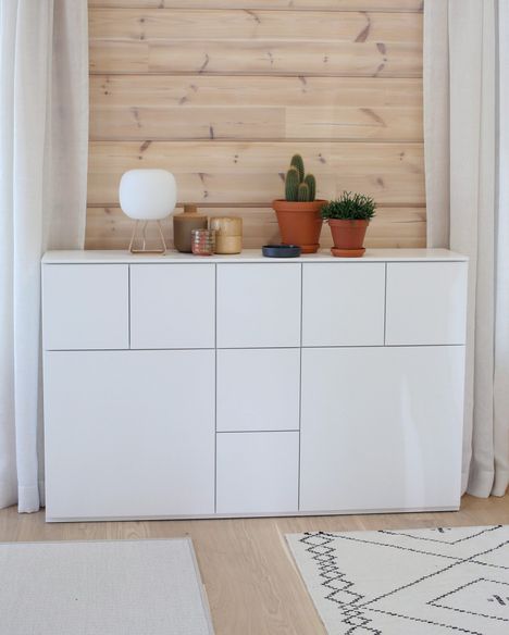 Valkoista sisustusta voi piristää helposti pienillä yksityiskohdilla.