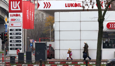 USA lieventää Lukoil-pakotteitaan – ulkomaiset huoltoasemat saavat jatkaa | Ulkomaat
