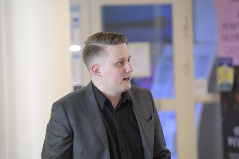 SPV:n Peter Kotilainen kritisoi Salibandyliiton langettamia rangaistuksia voimakkaasti. Hän kertoi itse olevansa kilpailukieltoon asetettujen joukossa.