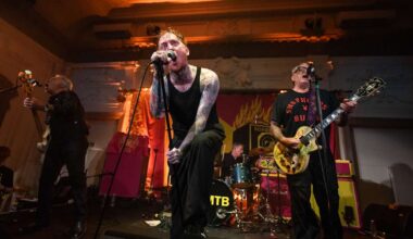 Ilosaarirock julkaisi ensimmäisiä esiintyjiään – joukossa punklegenda Sex Pistols ja lavatanssiyhtye | Pohjois-Karjala