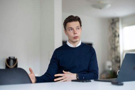 Analyytikko Arhi Kivilahti kuvattuna vuonna 2023.