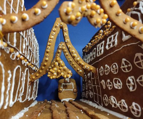 HS:n piparikisan lasten sarjaan osallistuu teos Aleksin jouluvalot, jonka on taiteillut kolmikko Elvi Muuronen, Ida Pedd ja Frida Toukola.