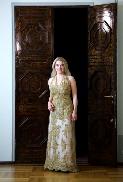 Mai Kivelän pitsipuku lähtee Linnan juhlien jälkeen jatkokäyttöön.