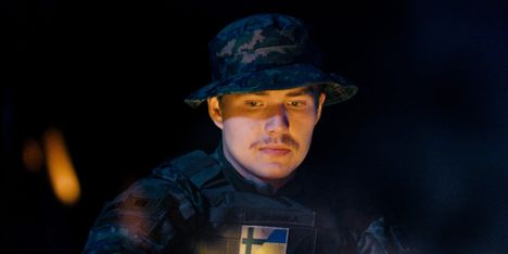 Intin jälkeen Lari Vanhala ei aikonut pukeutua armeijan maastopukuun enää koskaan, mutta toisin kävi.