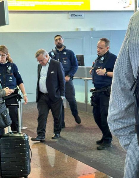 Brysselin poliisin mukaan lentokenttäpoliisilla oli tehtävä lähtöportilla kello 10.45. Kyseessä on sama lähtöportti, jolla IS:n haastattelemat silminnäkijät näkivät Lehtosen perjantaina.