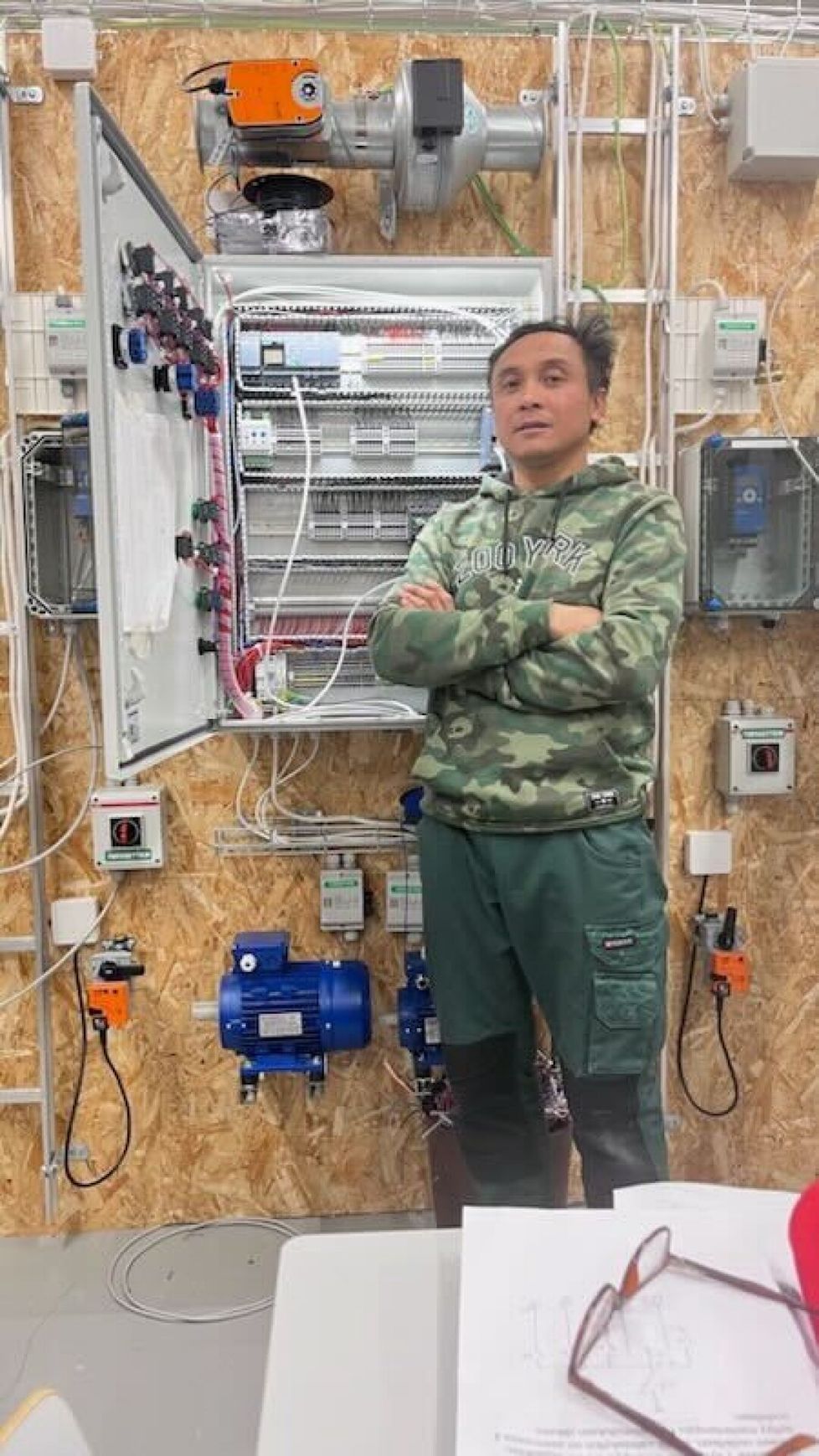 Filippiiniläinen Noel Tambot on opiskellut suomen kieltä päättäväisesti. Hän kannustaa ihmisiä käyttämään kieltä, vaikka puheessa tulisikin virheitä.