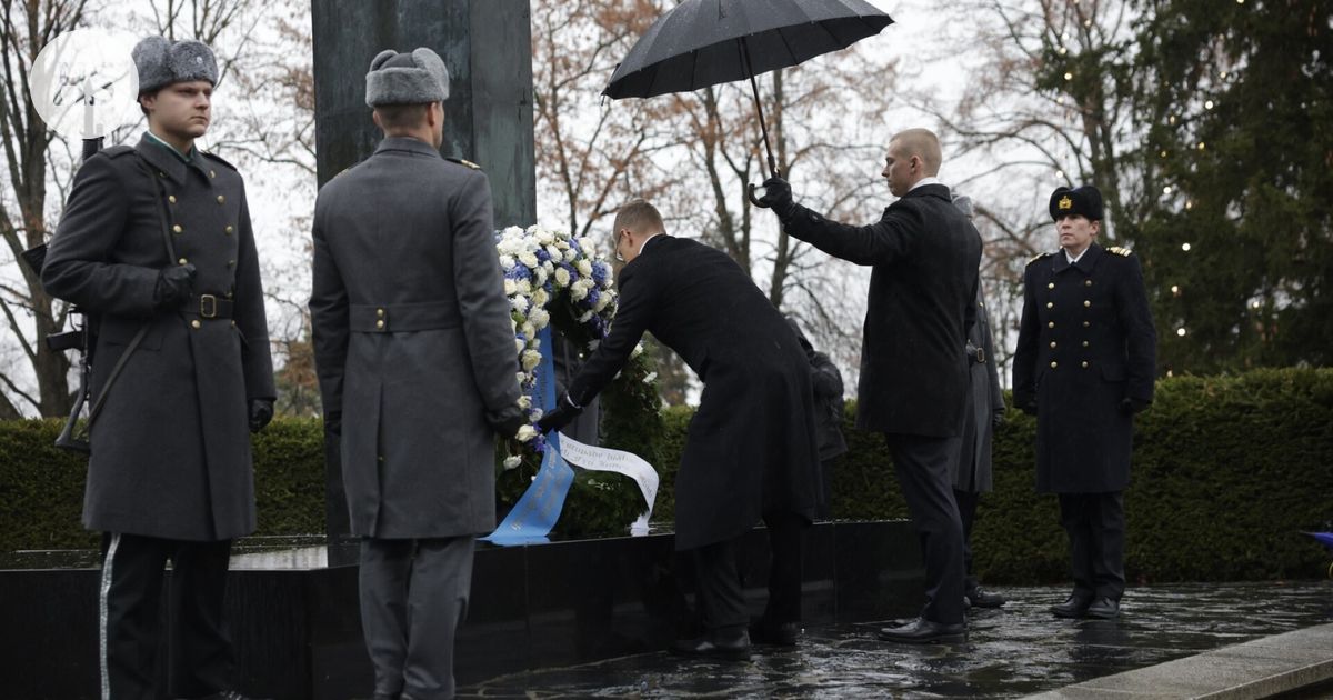 Presidenttipari laski seppeleen sankarihaudoille, Helsingissä luvassa useita mielenosoituksia