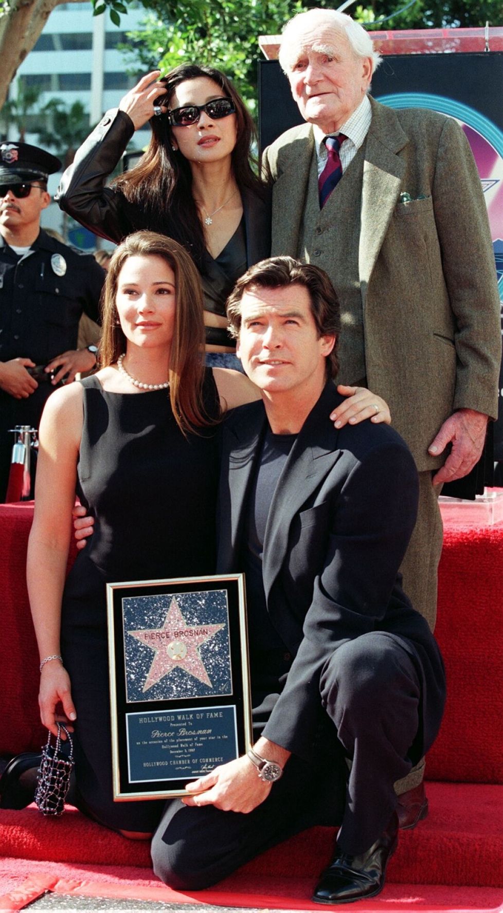 Pierce sai oman tähtensä Hollywoodin Walk of Famelle joulukuussa 1997. Tähteä juhlistamassa myös Keely ja kaksi James Bond -näyttelijää, Michelle Yeoh ja Desmond Llewelyn.