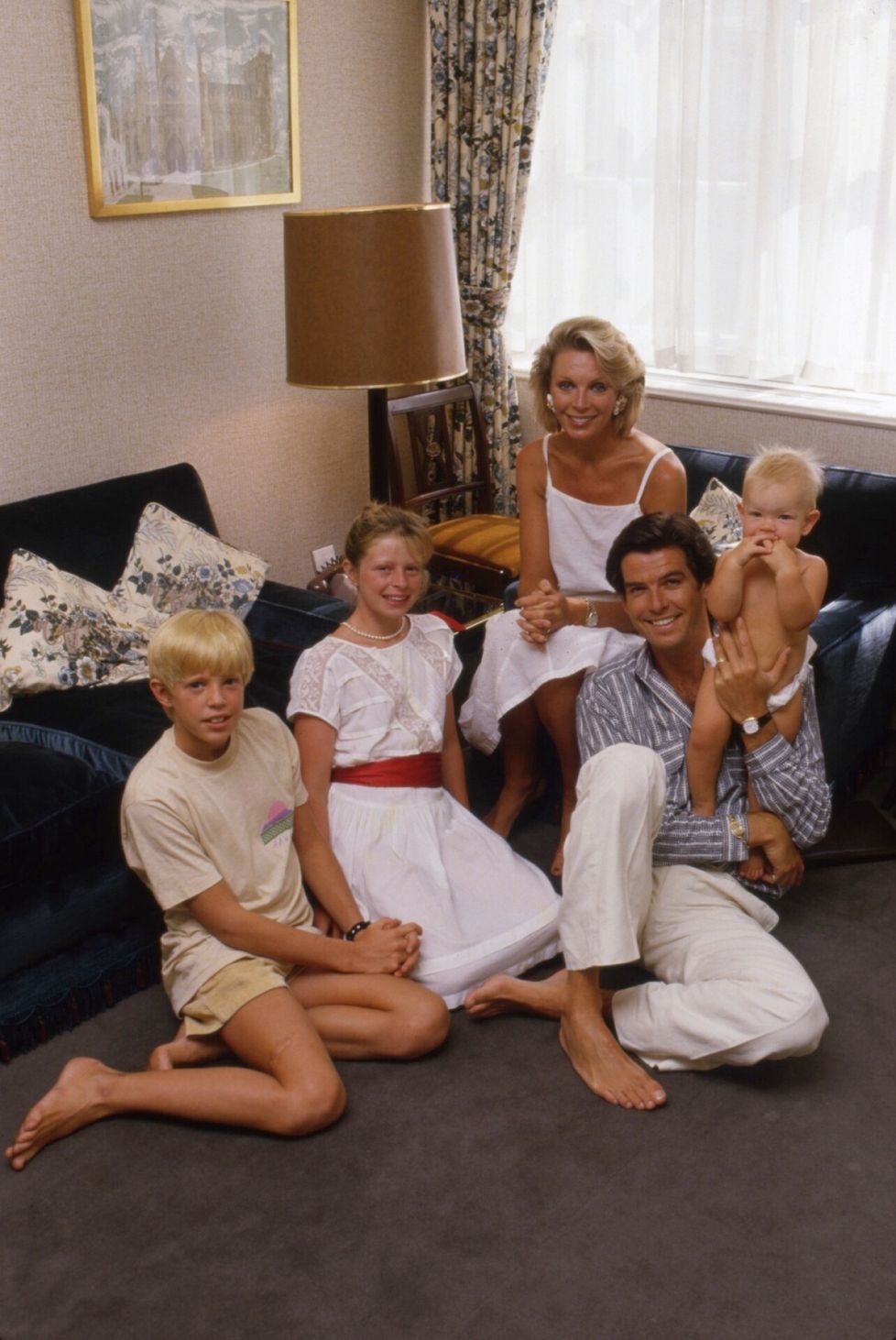 Piercen edellinen vaimo Cassandra Harris menehtyi munasarjasyöpään 1991. Pierce on myöhemmin adoptoinut vaimonsa kaksi lasta. Nuorin lapsi Sean on parin yhteinen.