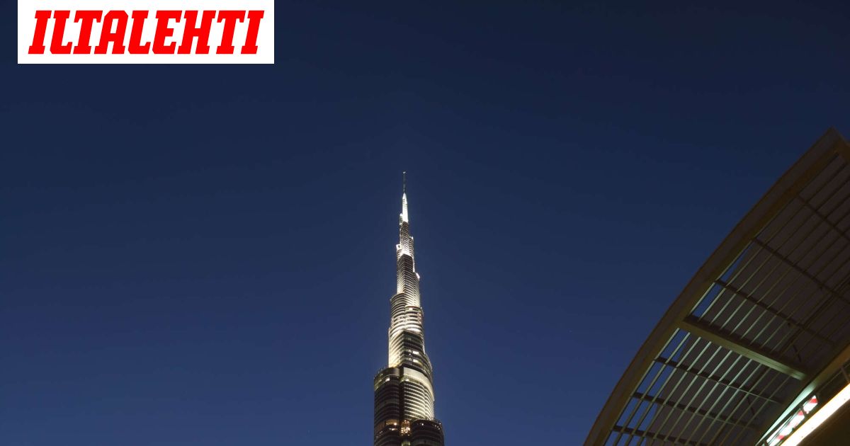 828 metriä korkea jätti valaistiin Suomen lipulla