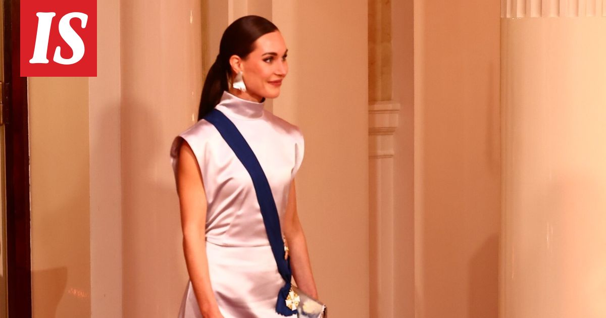 Sanna Marin saapui Linnan juhliin – tällainen on hänen iltapukunsa